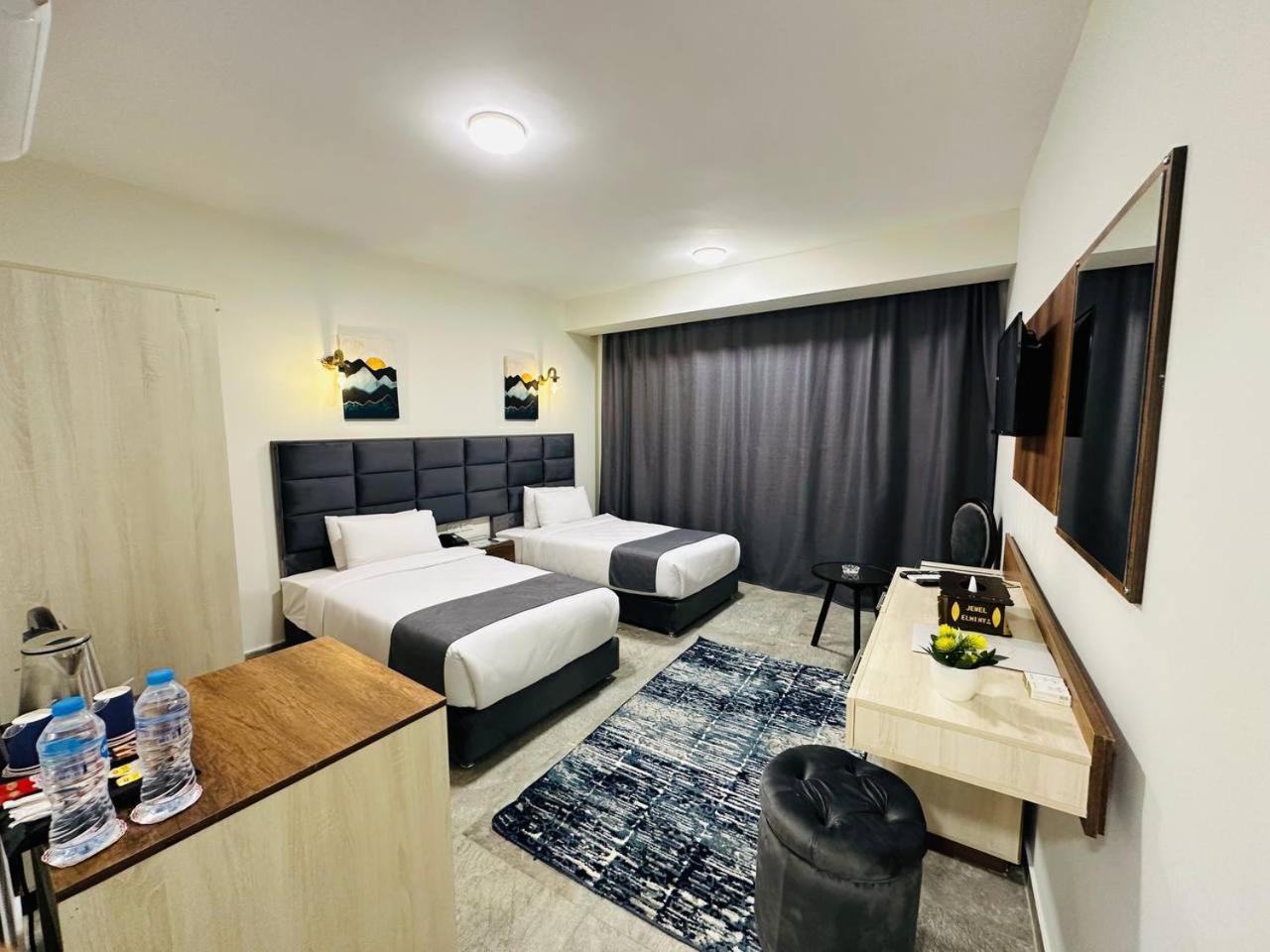 Elminya Compound 3*