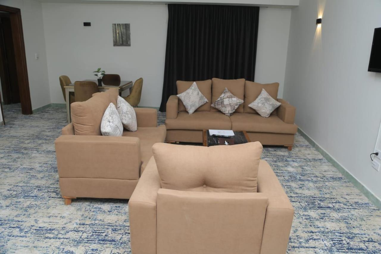 Elminya Compound